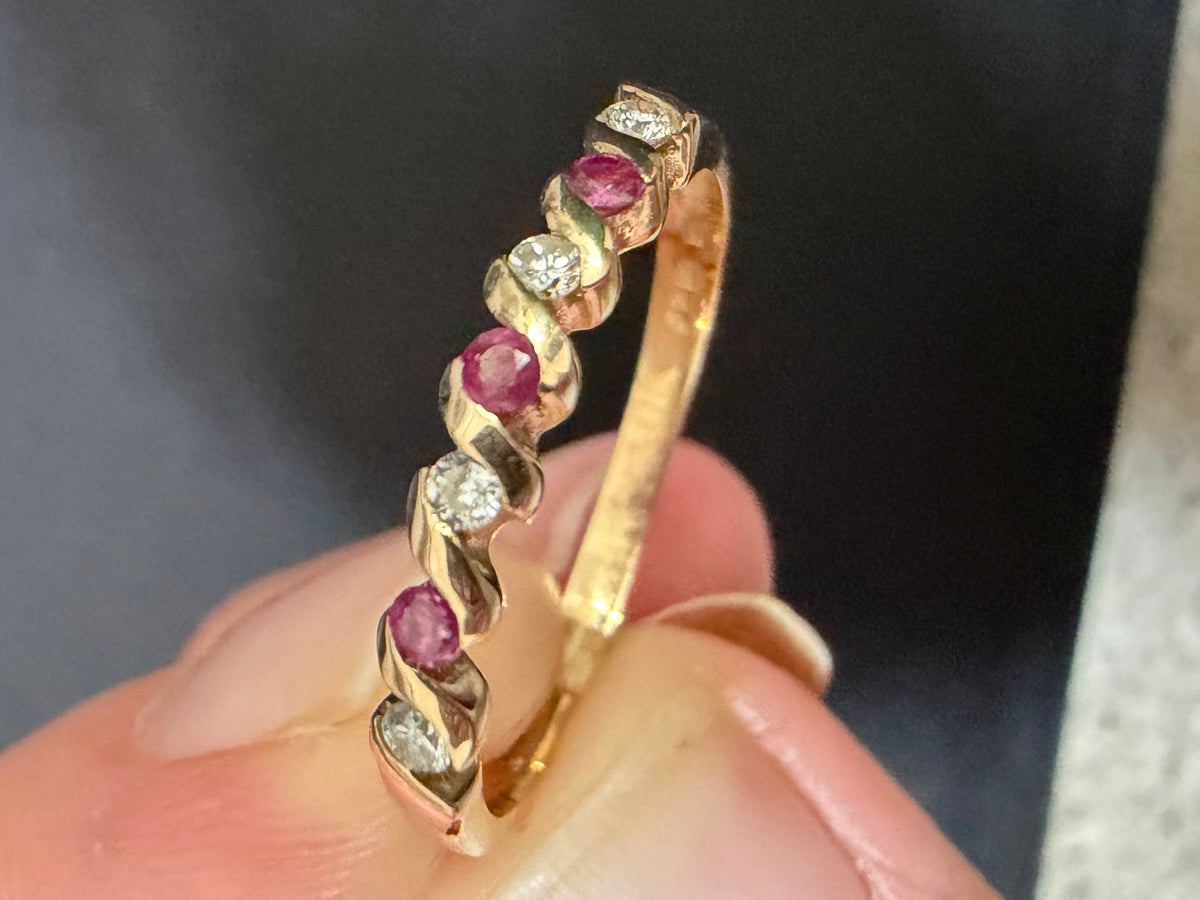9ct Yellow Gold 7 Stone Alternating Round Ruby and Diamond Half Hoop Crossover Set Ring