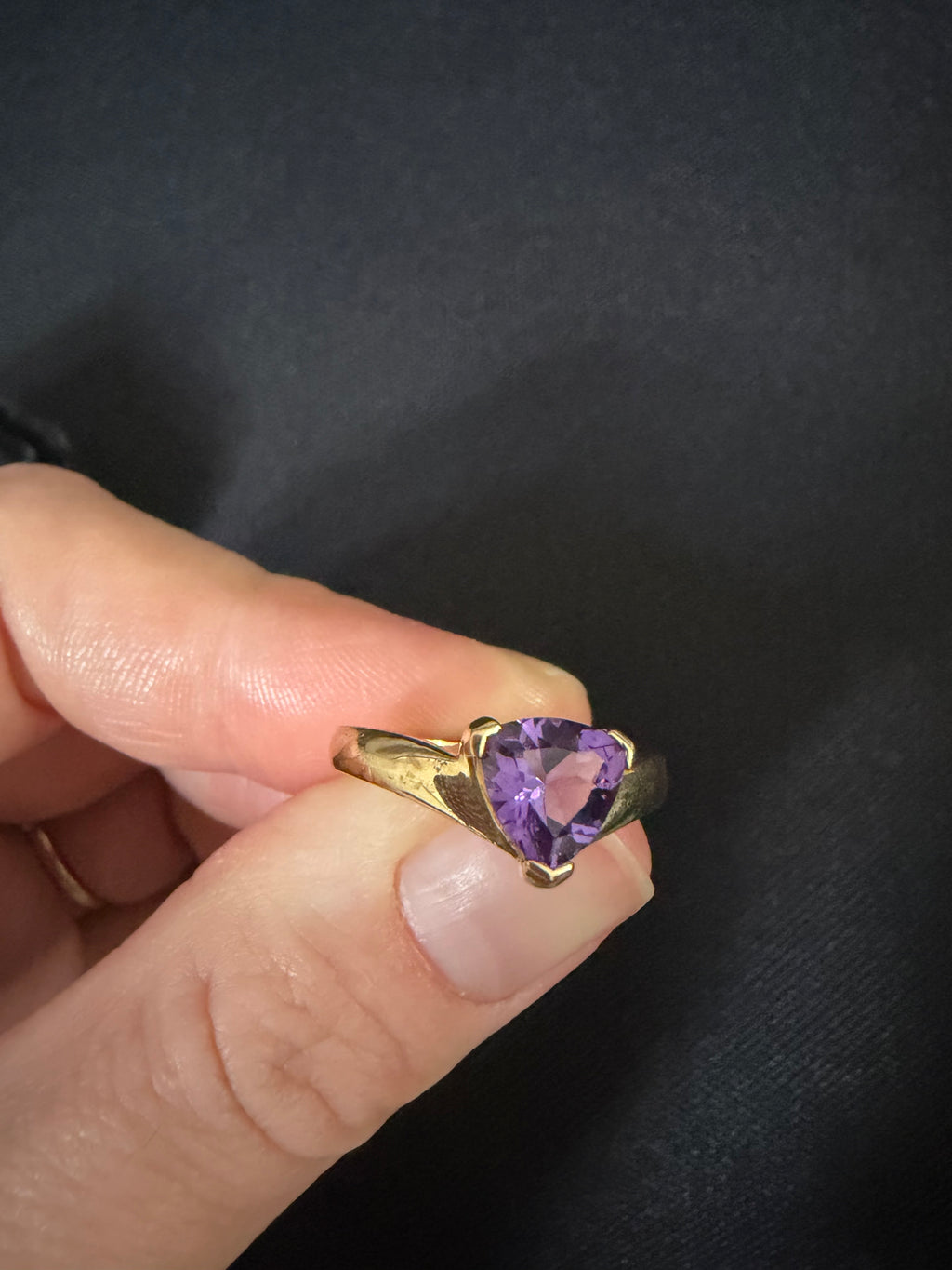 9ct Yellow Gold Triangular Single Amethyst Ring