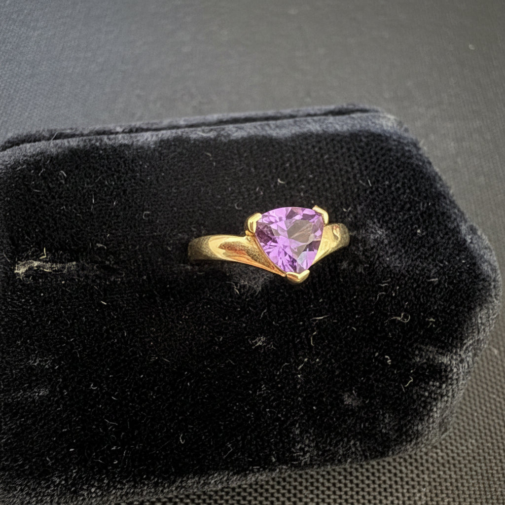 9ct Yellow Gold Triangular Single Amethyst Ring