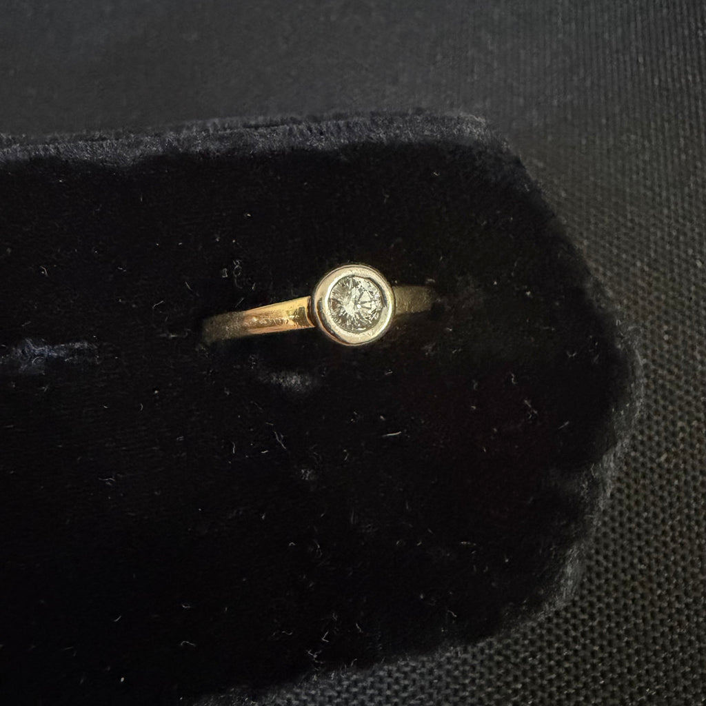18ct Yellow and White Gold Rub Over Set, Single Diamond Ring
