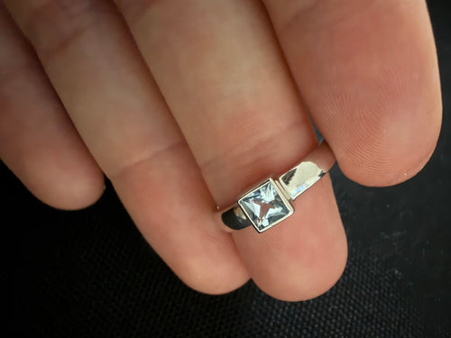 9ct White Gold Square Blue Topaz Single Stone Ring