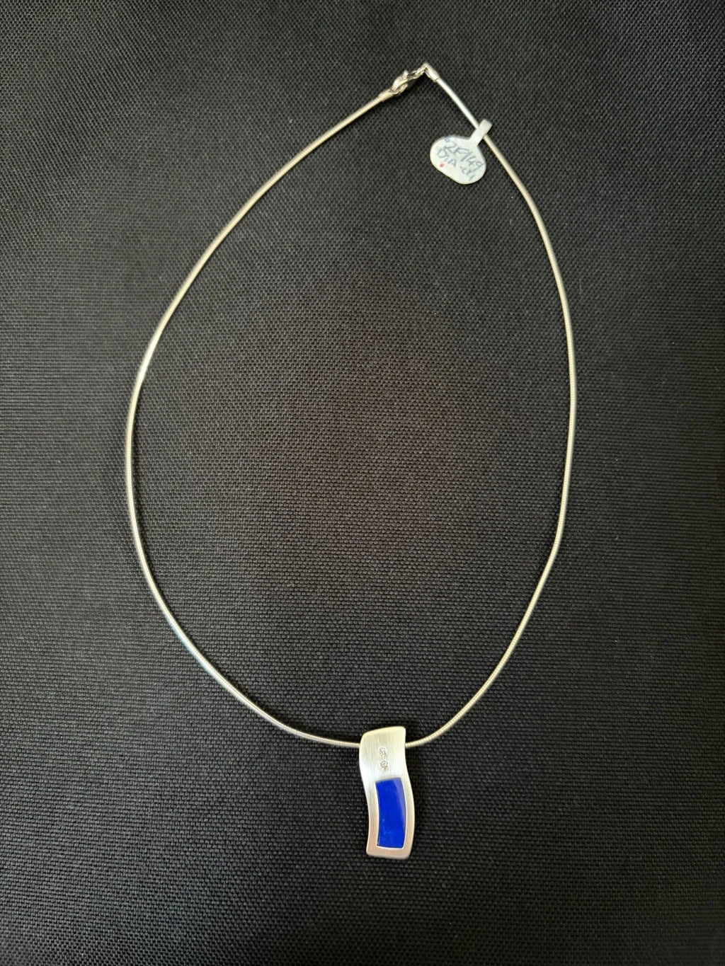 Silver Wire Collar with A Diamond Lapis Lazuli Pendant